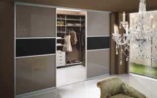 Особенности раздвижных дверей для гардеробной