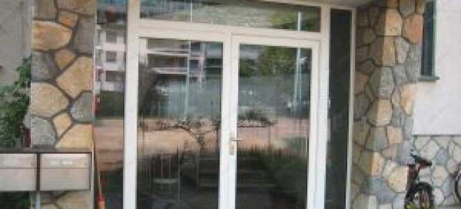 Применение и установка алюминиевых входных дверей