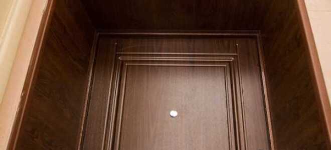 Как происходит отделка откосов входной двери, и что для этого нужно