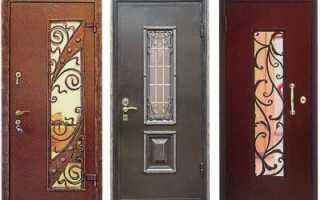 Какими бывают кованые двери со стеклом?