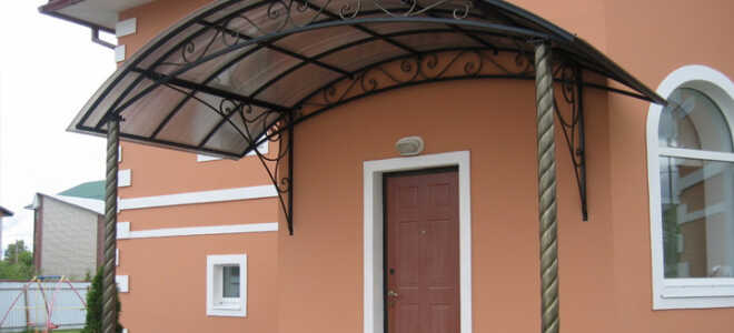 Навес над крыльцом входной двери