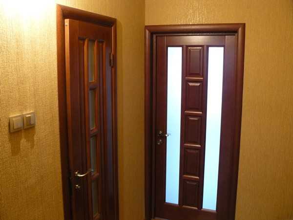 Двери со стеклянными вставками