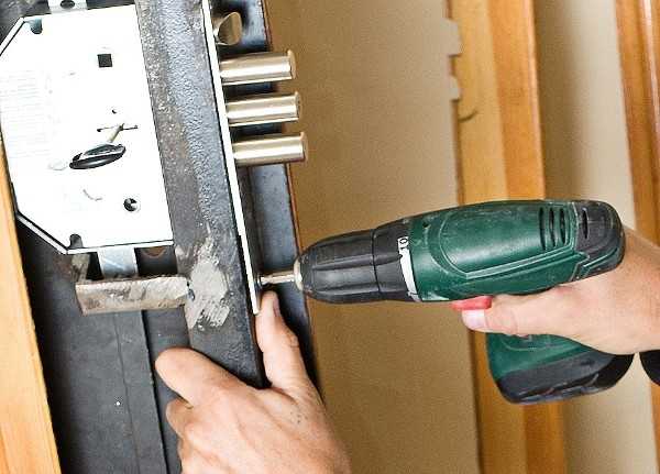  Иногда придется снимать обшивку