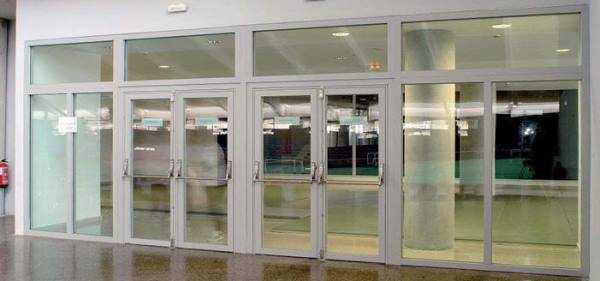 Стеклянные противопожарные двери