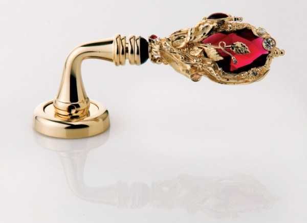 Элитная дверная ручка