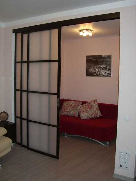 Двери только с верхней направляющей