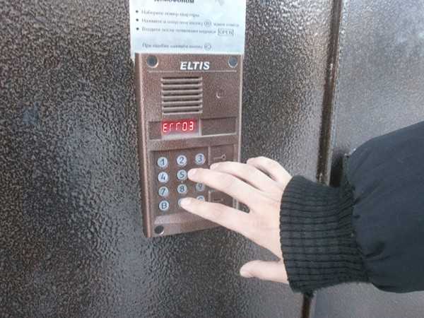 Попытка вскрыть дверь