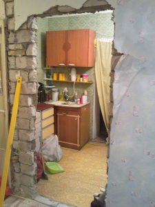 Пробиваем стену для дверного проёма