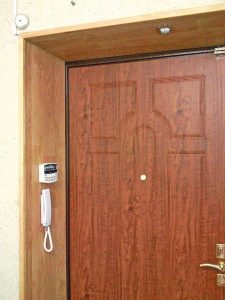 Украшаем дверной проём входной двери