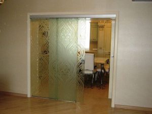 Раздвижные стеклянные двери