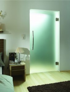 Стеклянные двери в ванную комнату