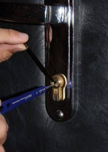 вскрытие металлических дверей