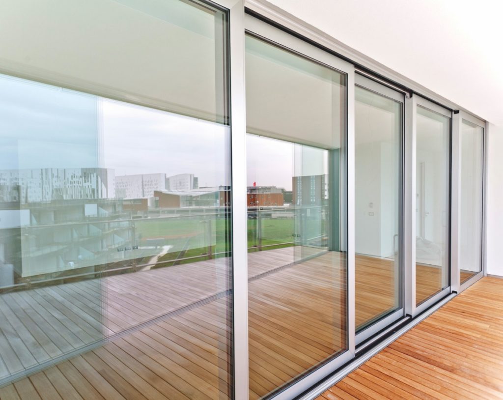 Раздвижные двери из алюминиевого профиля