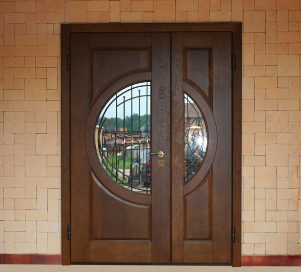 Дверь с двумя створками 