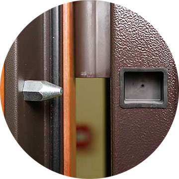 Ригель входной двери