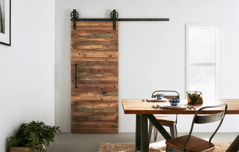 Амбарная дверь из досок