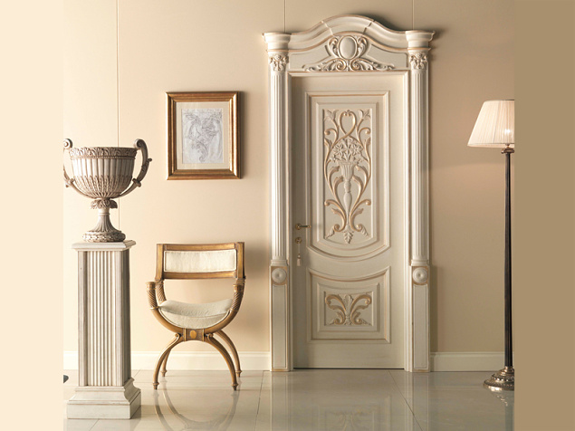 Итальянская дверь белого цвета 