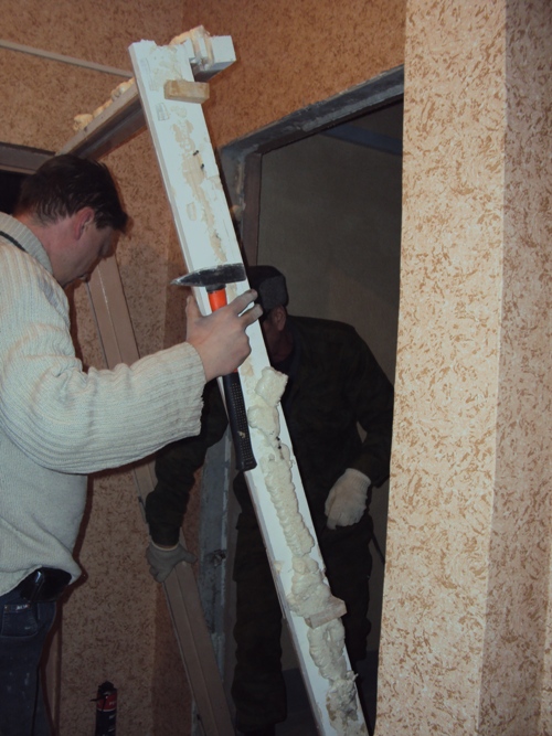 Демонтаж старой двери