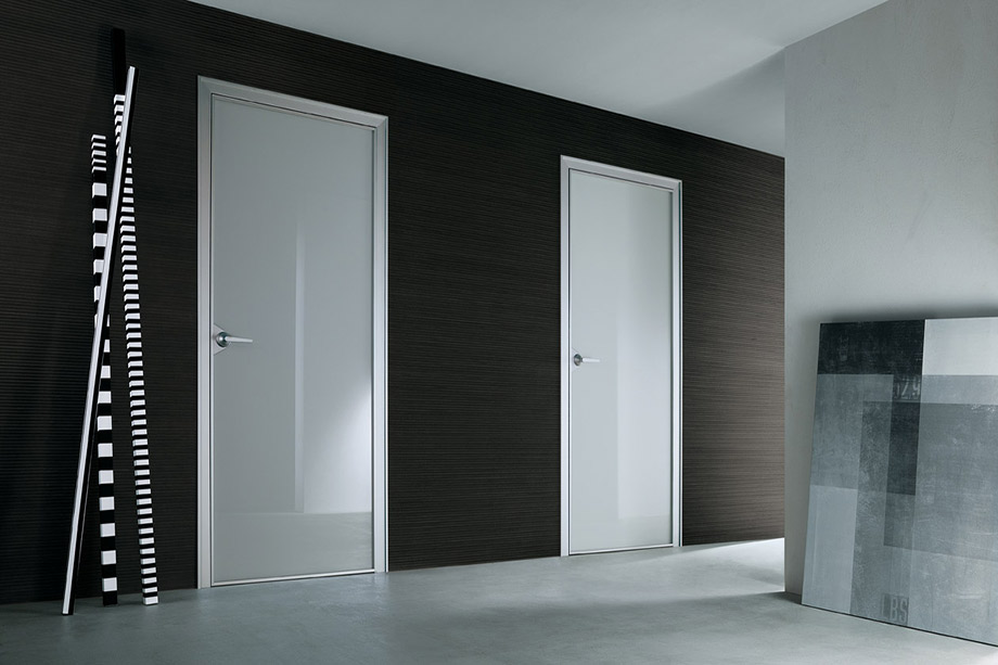 Глянцевые белые двери