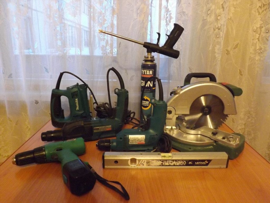 Инструменты для монтажа межкомнатных дверей