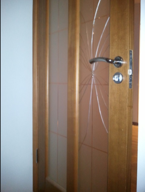 Треснувшее стекло