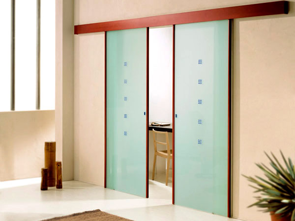 Стеклянная раздвижная дверь