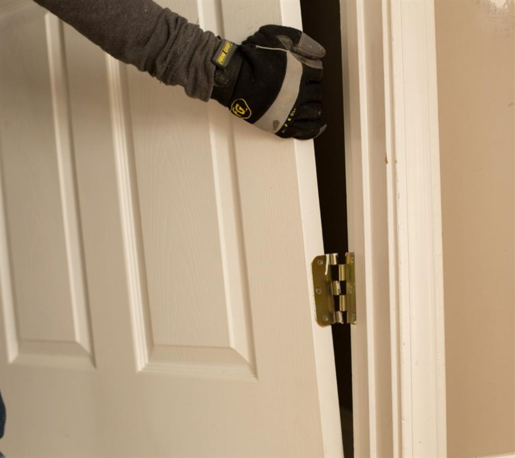 Снятие полотна двери