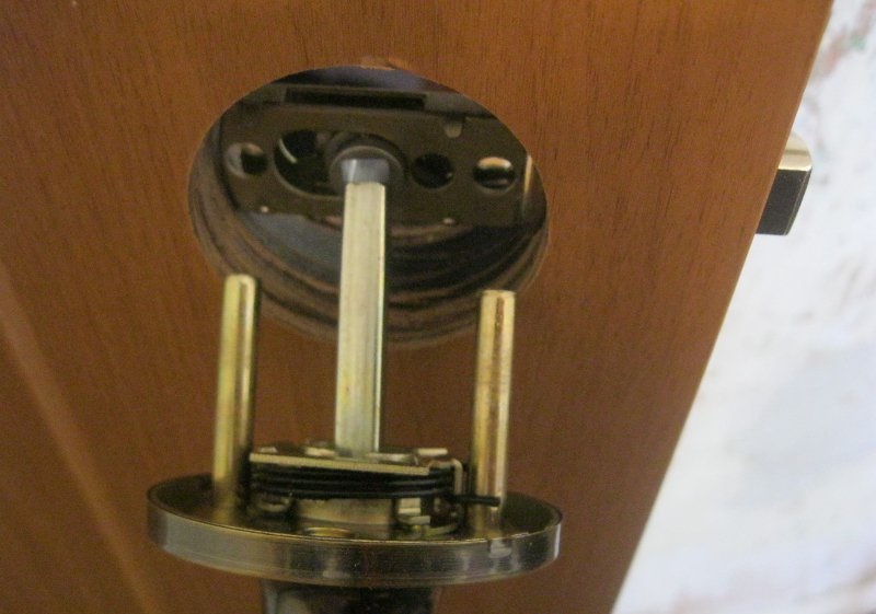 Установка ручки межкомнатной двери