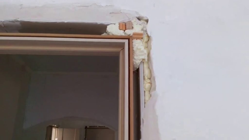 Запенивание проема